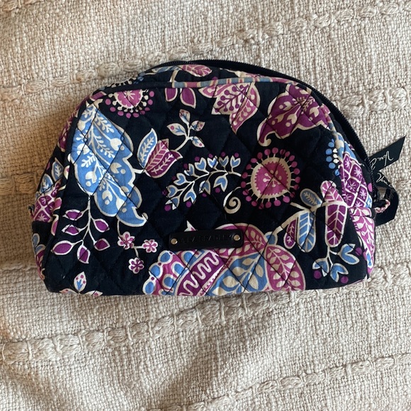 Vera Bradley paisley print weekender w/cosmetic bag - Picture 2 of 3